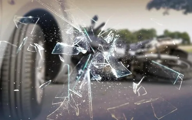 Avanza Tabrak Pemotor lalu Kabur, Berhasil Dikejar Warga hingga Kaliban